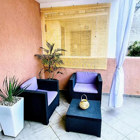 Studio Square Apartment